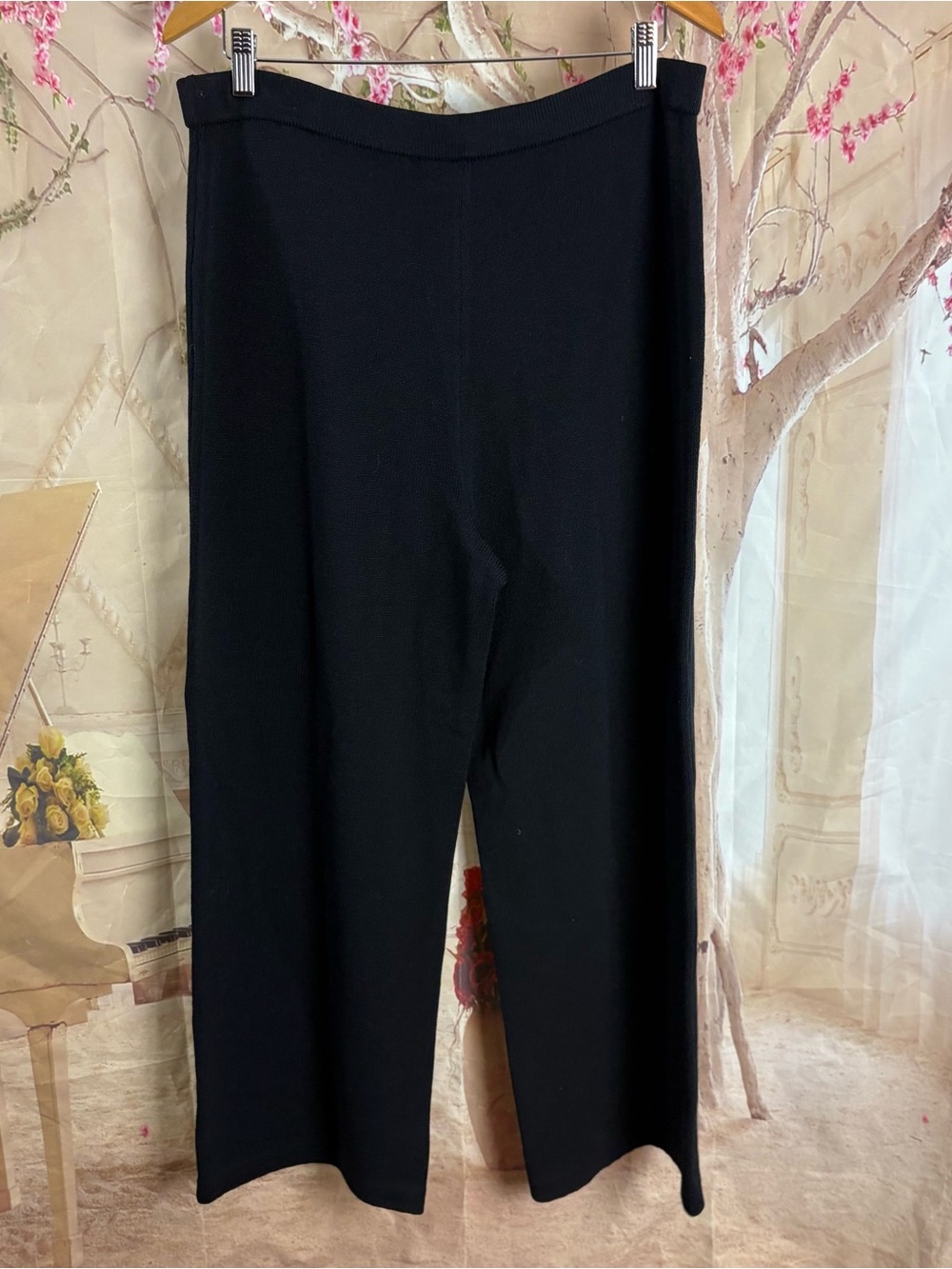St. John Black Wide-Leg Ribbed Knit Pants - Picture 5 of 9